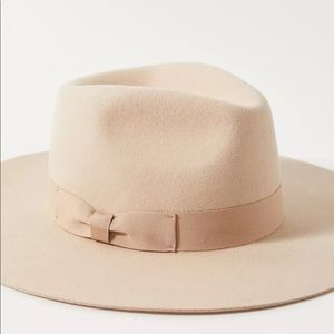 UO Flat Brim Felt Fedora